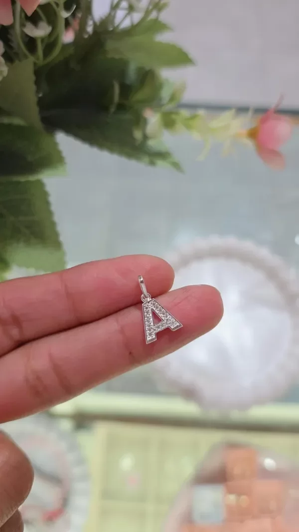 Producto - Dije inicial A cubic PL