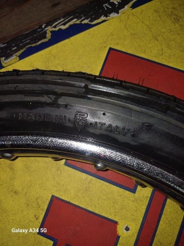 Producto - Cubierta Pirelli Lineal 2.75x19 Italy PAR NUEVO VIEJO STOCK Gilera Dkw - 3
