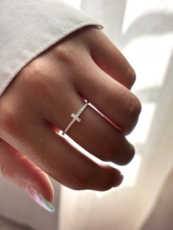 Producto - Anillo cruz fino sinfín cubic