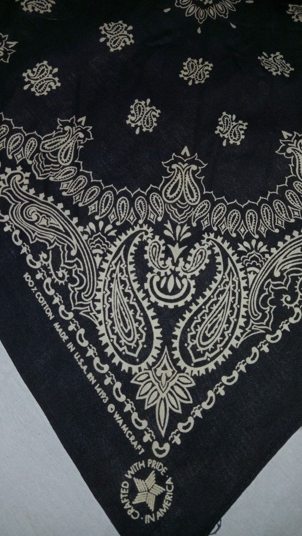 Producto - 70s Cotton mada in USA RN14193 Wamcraft black Paisley Bandana handkerchief. - 1