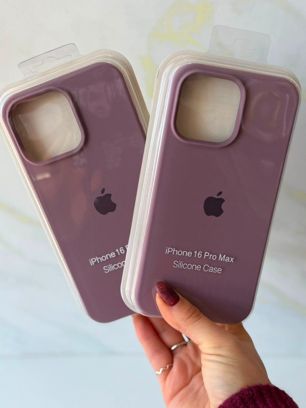 Producto - Silicone case IPhone 16 pro max black currant