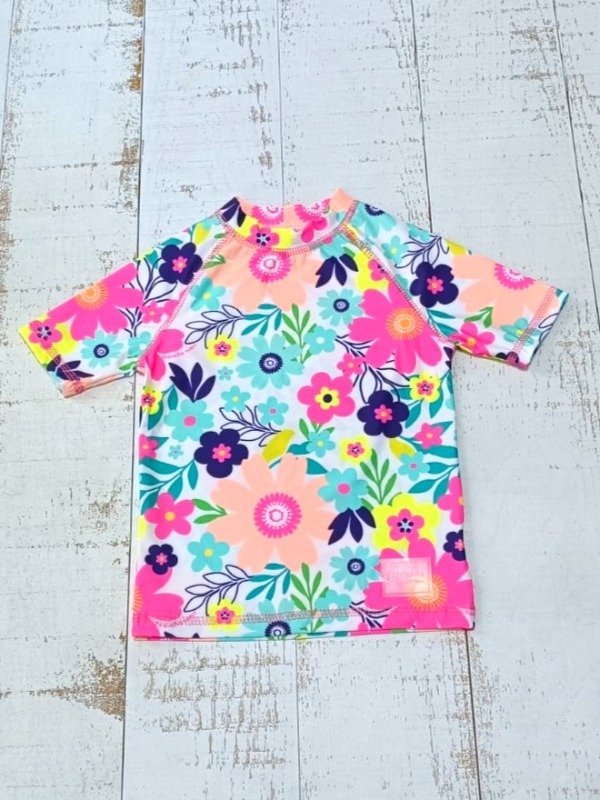 Producto - REMERA UV MANGA CORTA FLORES Y HOJAS