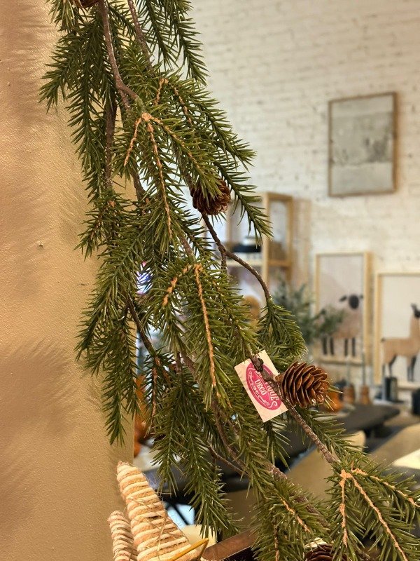 Producto - GUIA DE PINO CON PIÑAS PEQUEÑAS