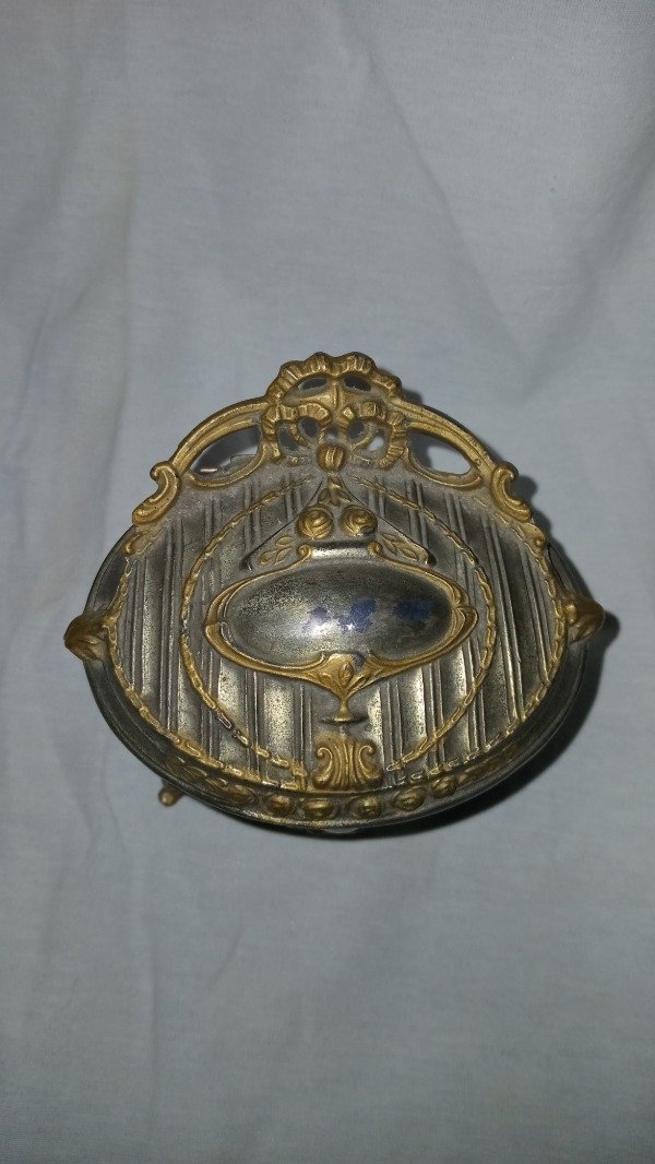 Producto - Vintage pewter ornamented Medieval box. - 2