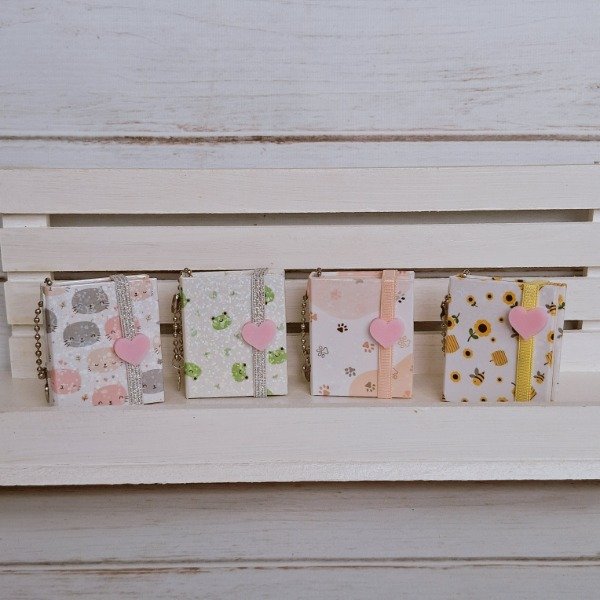 Producto - Llavero Anotador Mini Post It - Diseño Sorpresa