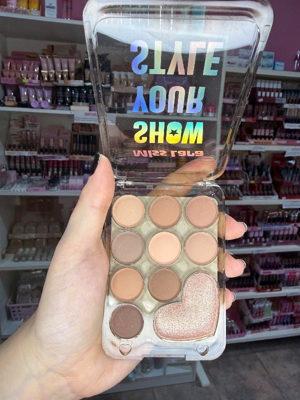 Producto - Paleta de sombras e iluminador Show your Styles Miss Lara
