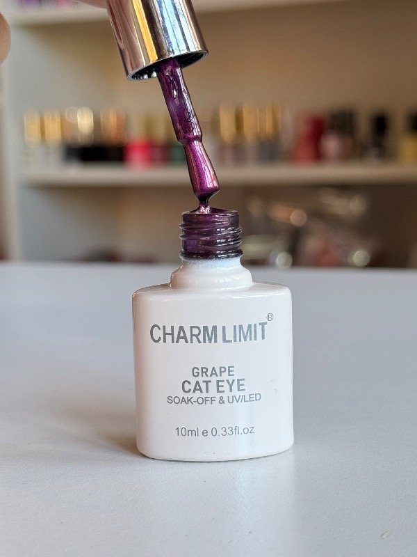Producto - Esmalte ojo de gato Grape Charm Limit