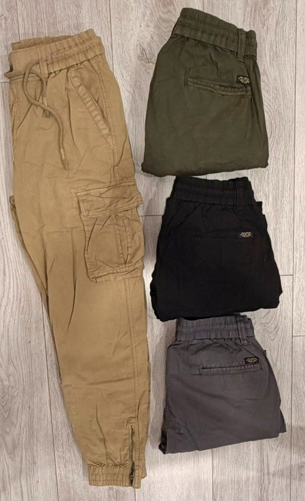 Cargo importado con bolsillo chino y puño con cierre