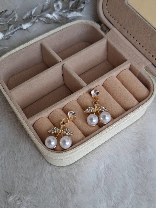 Producto - aros dorados de cereza y perlas