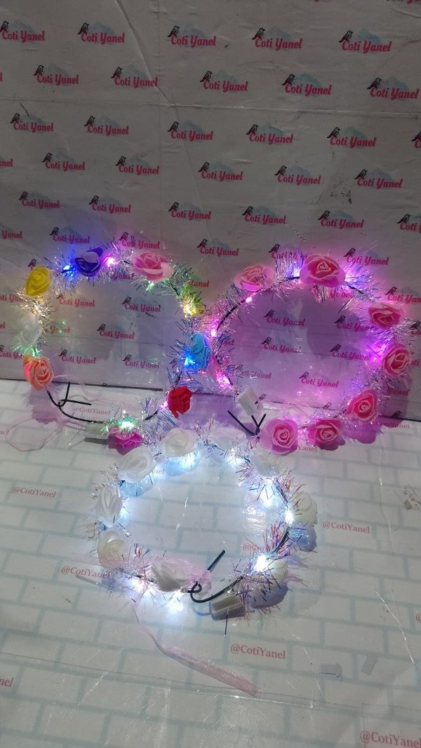 Producto - Corona de flores con luz
