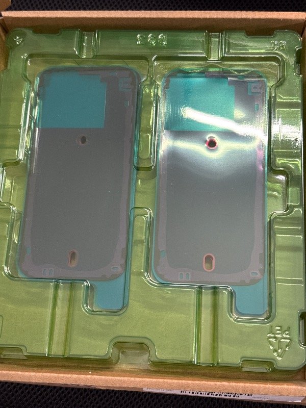 Producto - STICKER SELLO DE AGUA -TAPA TRASERA- IPHONE 16 PRO  ORIGINAL