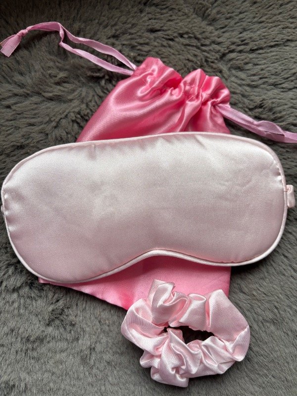 Producto - Antifaz + scrunchie bolsita raso