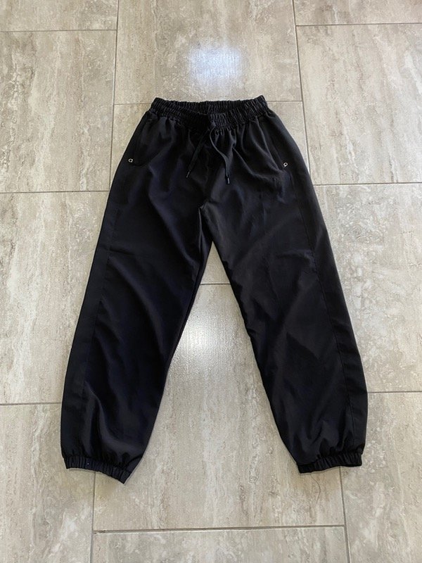 Producto - Pantalón rompe viento