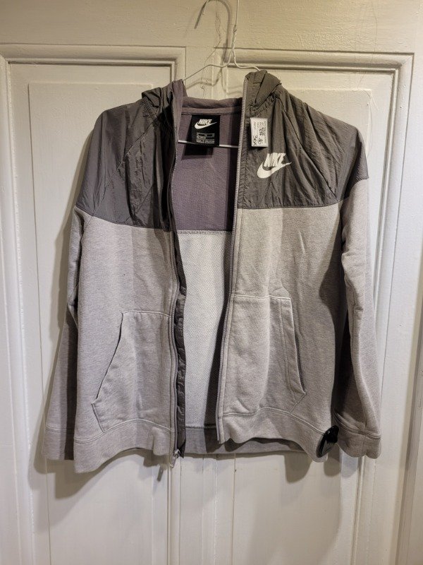 Producto - Campera NIKE gris combinada Talle 16 años - PRECIO: 36X