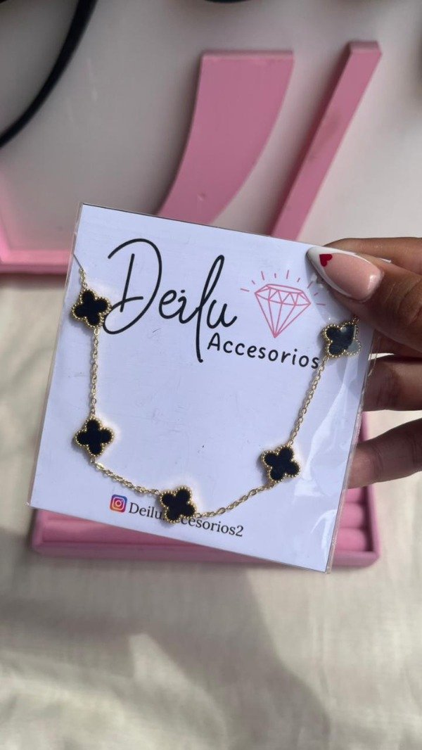 Producto - Collar trébol negro gold