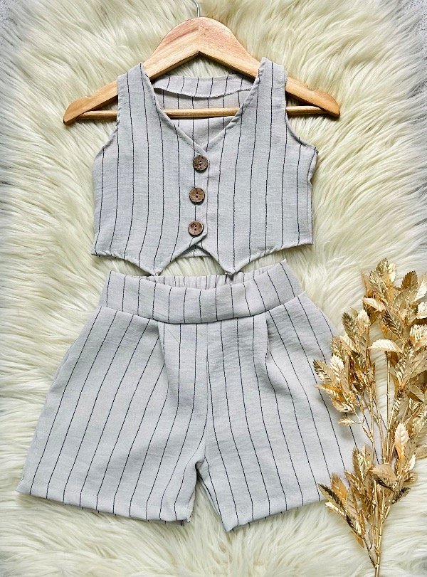 Producto - CONJUNTO SASTRERO RAYADO BEIGE (CHALECO + SHORT)