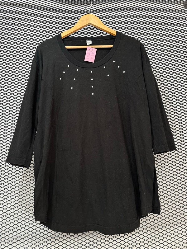Producto - Remera con tachas TL