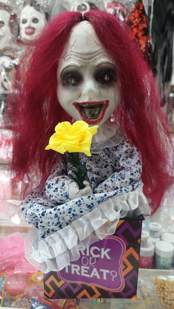 Producto - Muñeca diabolica con movimiento