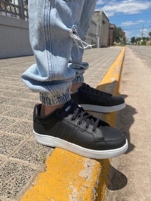 Producto - ZAPATILLAS PALO B NEGRAS