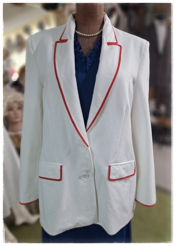 Producto - Blazer Blanco con vivo rojo