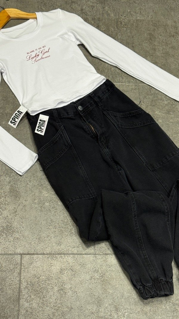 Producto - Cargo negro con puño