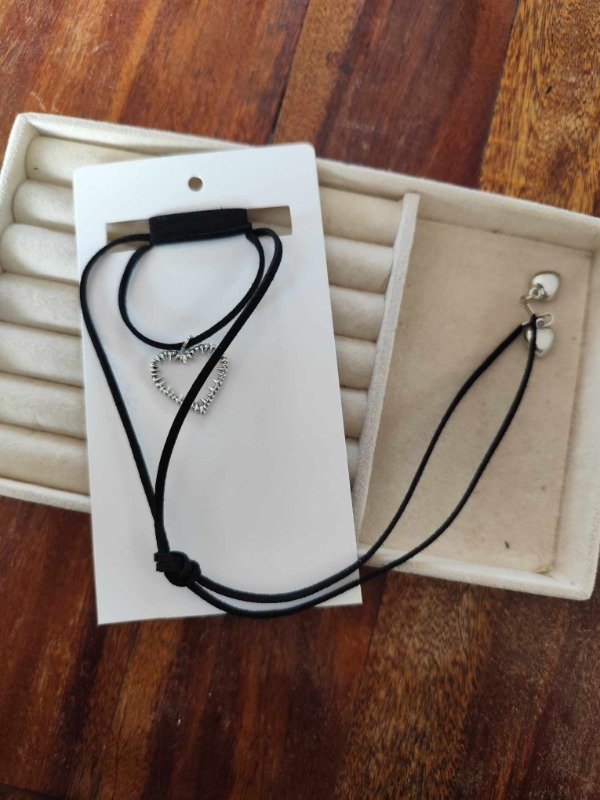 Producto - Lazo negro corazón espinas. Bijou.