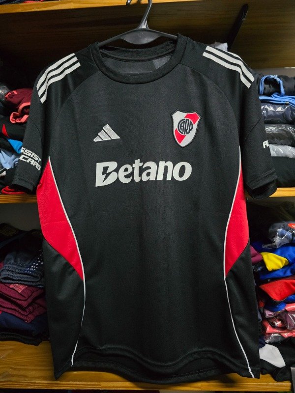 Producto - Remera River PreMatch Negra Temporada 2025