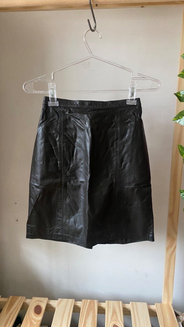 Falda leather