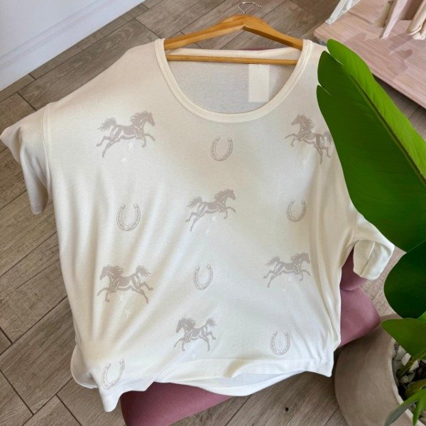 Producto - Remera caballos tiza 7789 - 0