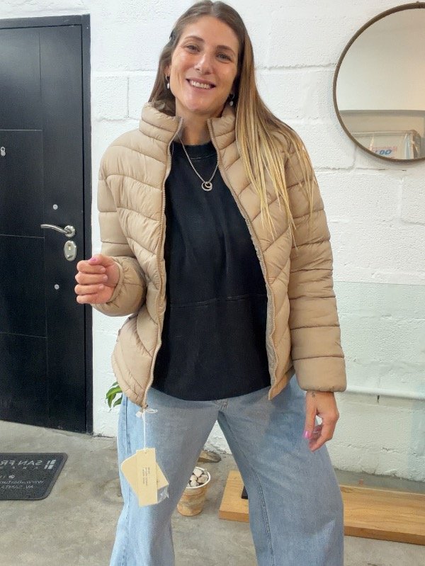 Producto - Campera Uniclo Beige