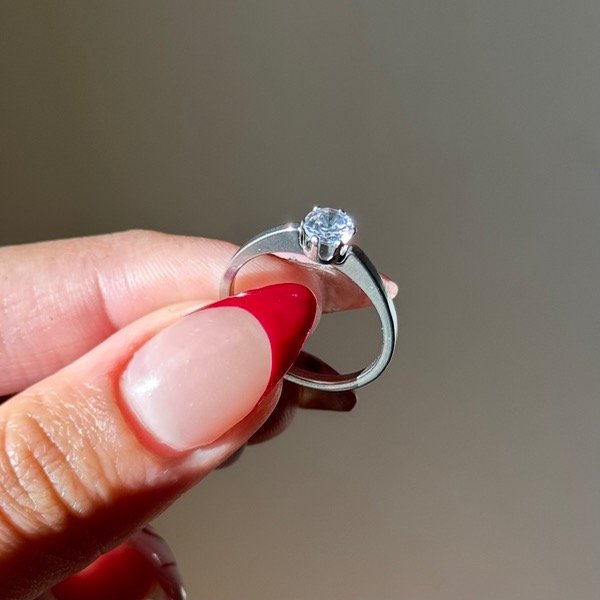 Producto - Anillo acero plateado piedra