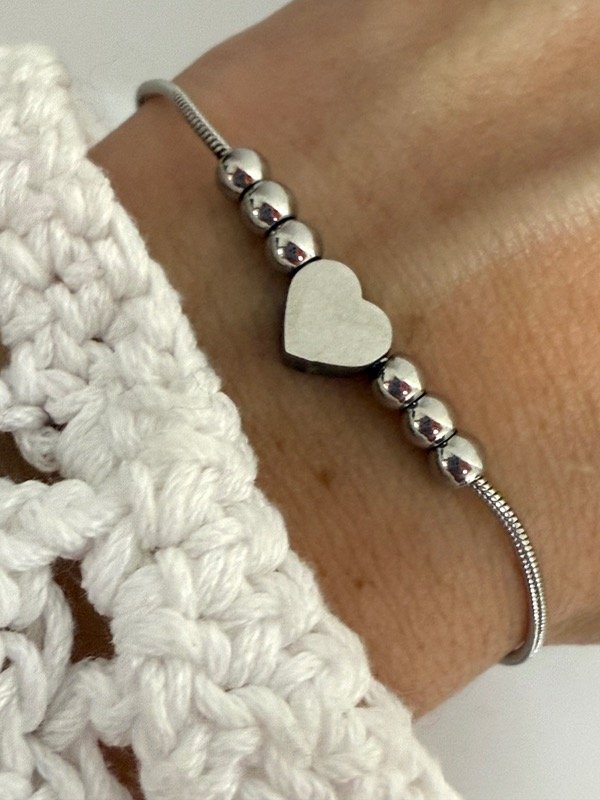 Producto - P662 Pulsera cola de rata con dije corazón y bolitas 19 cm