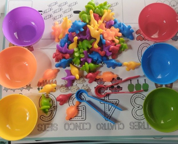 Producto - Juego de clasificación de colores y Dinosaurios