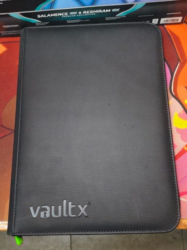 Producto - USADA Carpeta VaultX Pro con Cierre 9 Bolsillos - 360 CARTAS - OUTLET