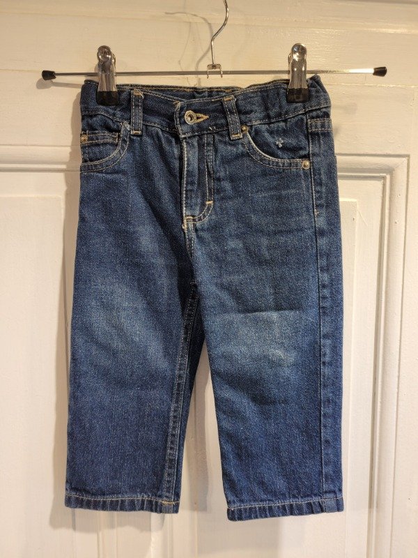 Producto - Jean CHEEKY azul oscuro recto- Talle 12/18 meses- PRECIO: 8X