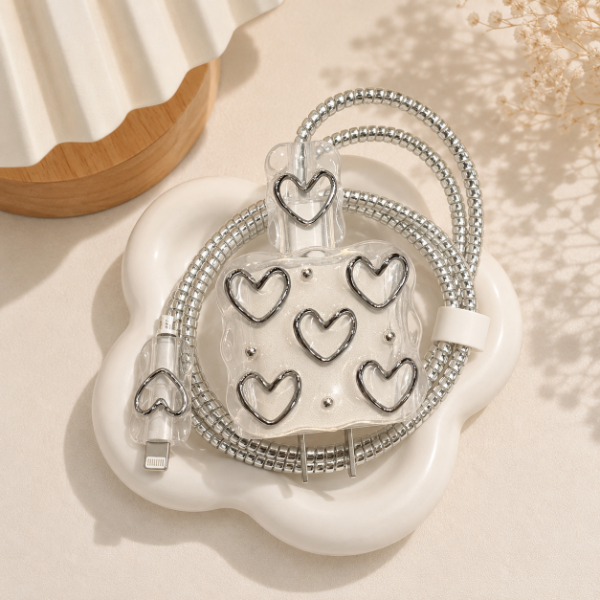 Producto - Protector de cargador 20w corazones plateados