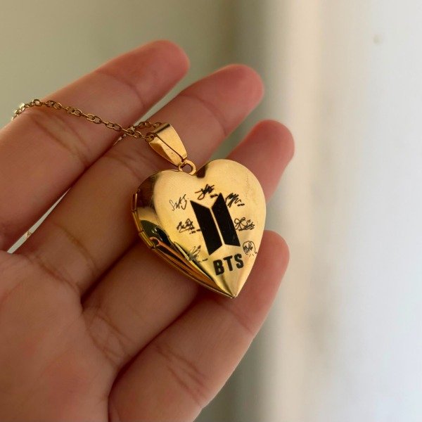 Producto - Relicario de BTS dorado