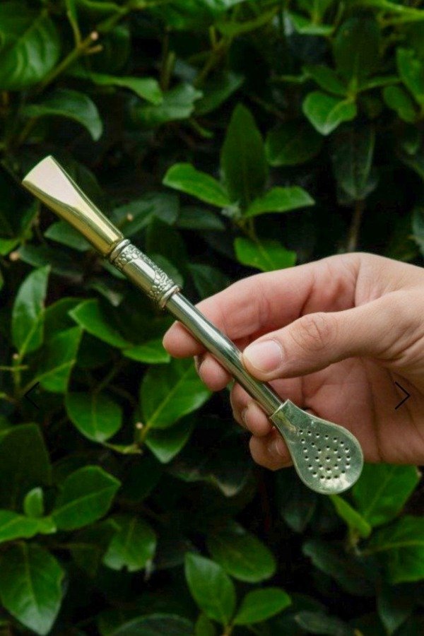 Producto - BOMBILLON SEMI CURVO DE ALPACA LABRADO CON PICO DE BRONCE