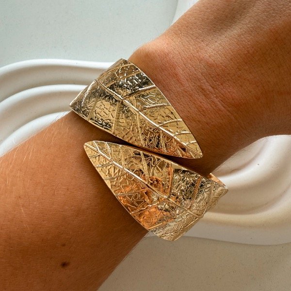 Producto - Brazalete hojitas texturadas dorado