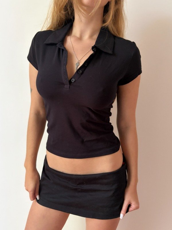 Producto - chombita negra entallada