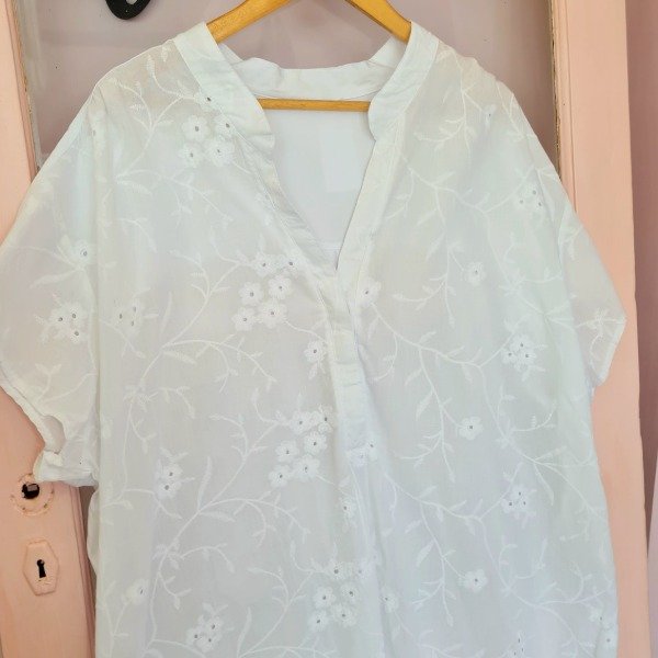 Producto - Blusa broderie mao flores grandes 7054