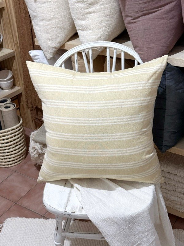 Producto - Almohadón Polo amarillo raya natural 55x55cm.
