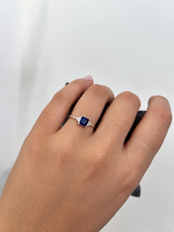 Producto - Anillo de plata con strass y piedra azul