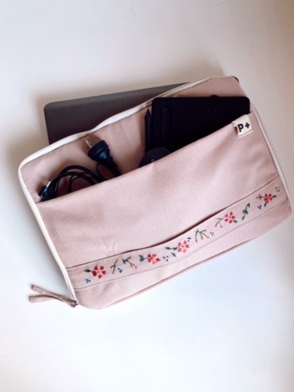 Producto - Funda notbook bordada