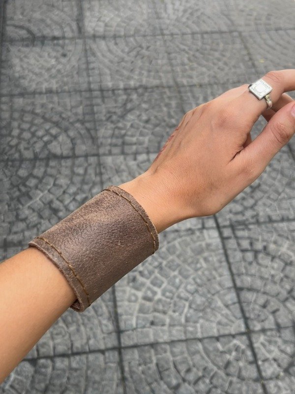 Producto - BRAZALETE DOBLE CAPA DE CUERO REGULABLE[VARIOS TONOS DISPONIBLES