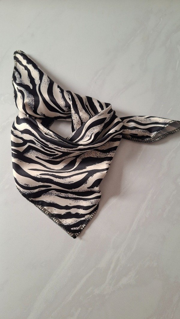 Producto - Pañuelo Satén blanco con negro