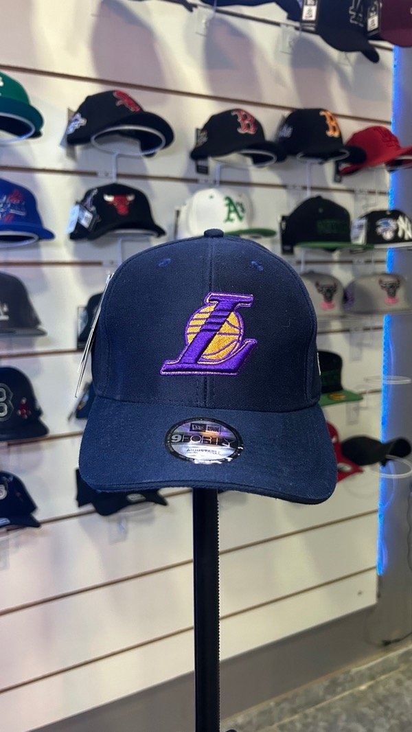 Producto - GORRA REGULABLE CURVA LAKERS AZUL OSCURO