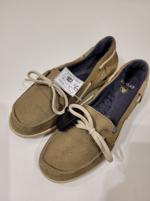 Producto - Mocasines CROCS beige de lona Talle 36 - PRECIO: 32X