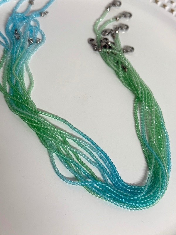 Producto - C407 Gargantilla con canutillos en degrade cierre de acero quirúrgico 40cm