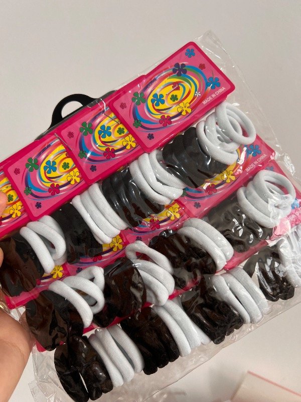 Producto - Paquete de colitas blanco y negro con cartoncito ch